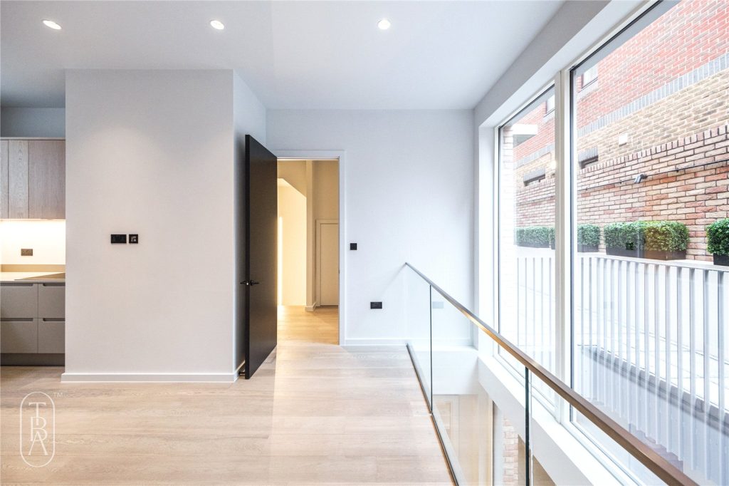 Lamb Lane E8