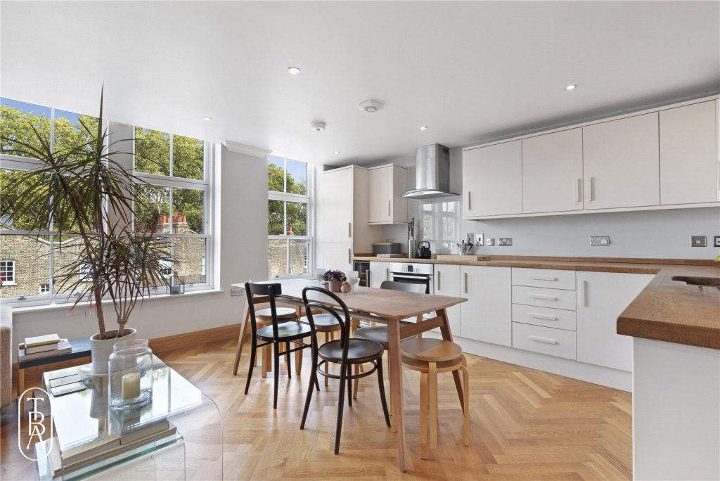 School Mews E1