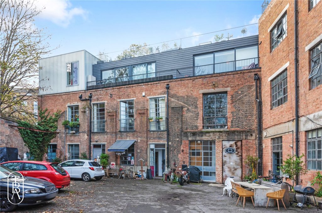Trafalgar Mews E9